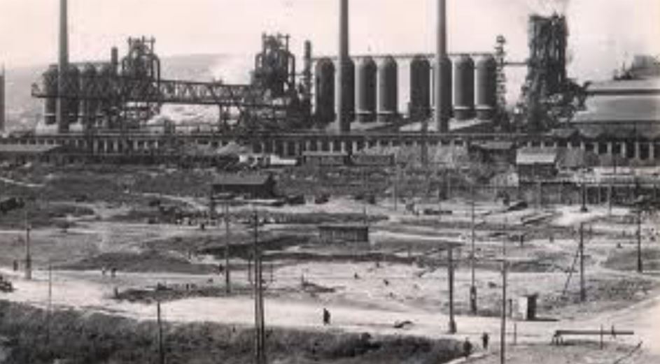 В 1929 году Совет труда и обороны приняли развёрнутую программу строительства в Сибири Кузнецкого металлургического комбината.